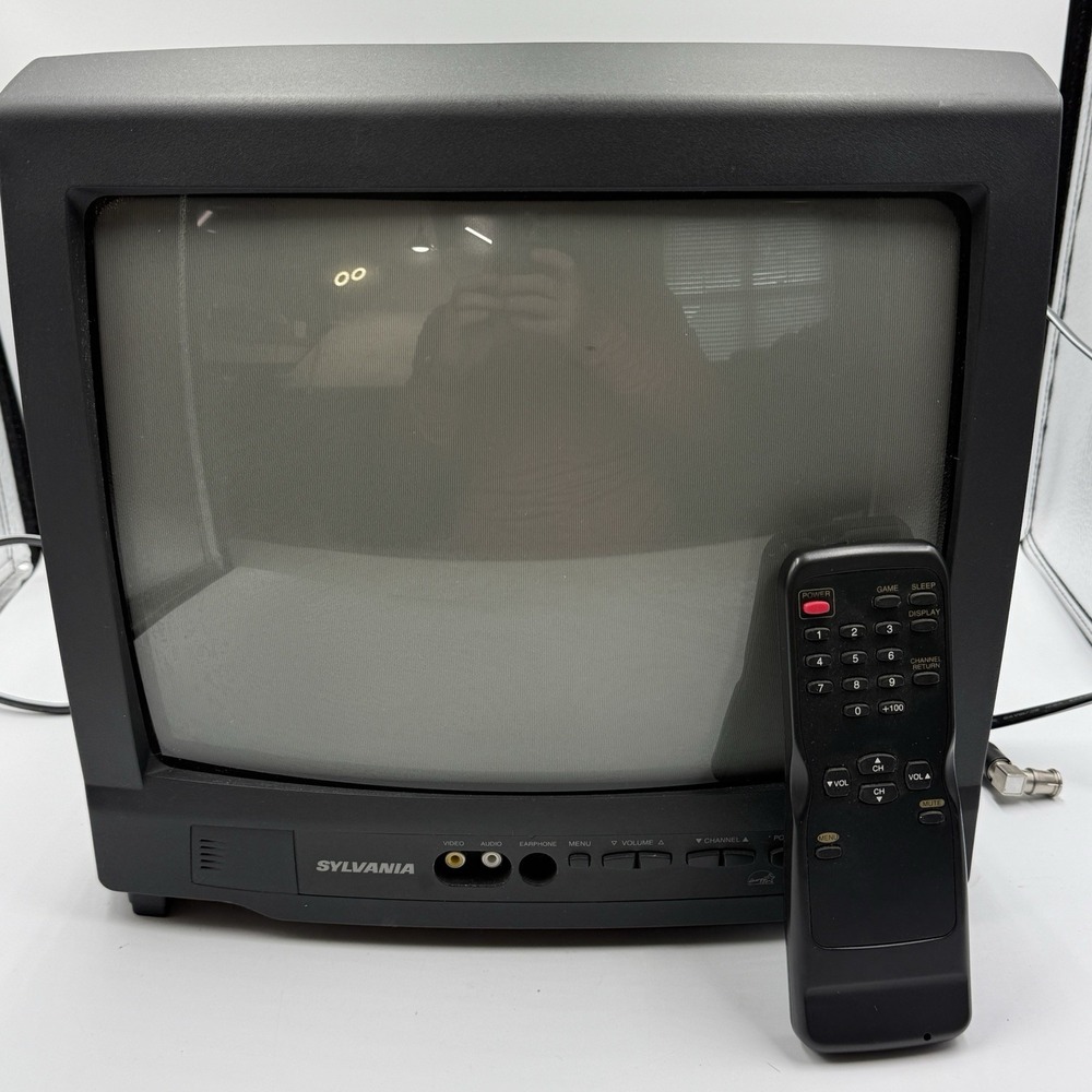 Sylvania 13" SST4132 AV Color CRT TV Television Audio Video Jacks w/ remote